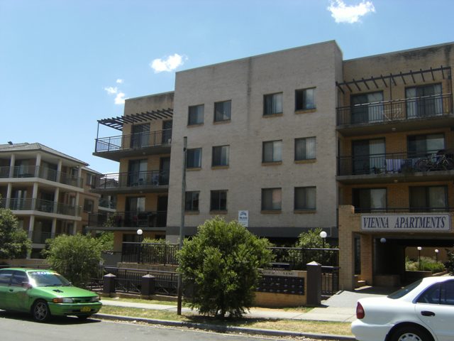 2 BEDROOM UNIT CLOSE TO BLACKTOWN SHOPS AND STATION Picture 1