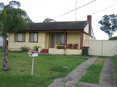 VERY QUIET LOCATION, 4 BEDROOM HOME - LARGE TV FAMILY ROOM Picture VERY QUIET LOCATION, 4 BEDROOM HOME - LARGE TV FAMILY ROOM Picture