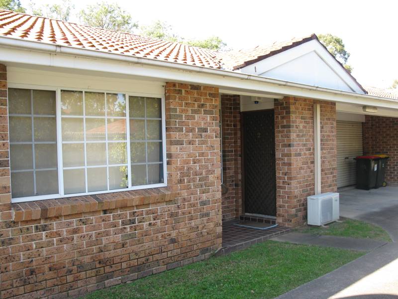SINGLE LEVEL VILLA, SMALL QUIET DEVELOPMENT - WALK TO BLACKTOWN STATION Picture 1