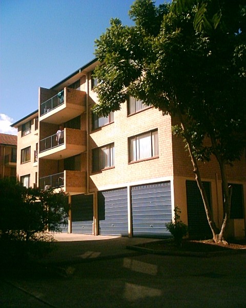 NEAT AND TIDY TWO BEDROOM UNIT CLOSE TO STATION Picture 1