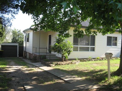 BEAUTIFULLY PRESENTED, FULLY RENOVATED - WALK TO STATION AND SHOPS Picture