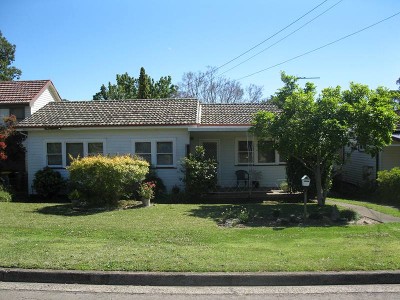 POPULAR SOUTH BLACKTOWN - WALK TO HIGH AND PRIMARY SCHOOLS, CATHOLIC SCHOOLS AND CHURCH Picture