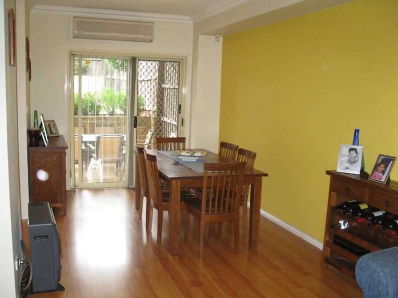 ABSOLUTLEY STUNNING PRESENTATION, SOUTH BLACKTOWN CLOSE TO ALL AMENITIES Picture 3