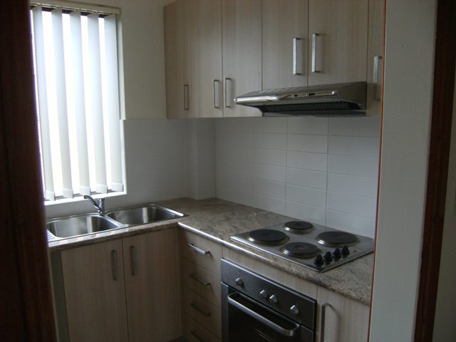 TWO BEDROOM UNIT, CLOSE TO EVERYTHING Picture 1
