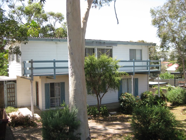 TWO BEDROOM HALF HOUSE Picture 1