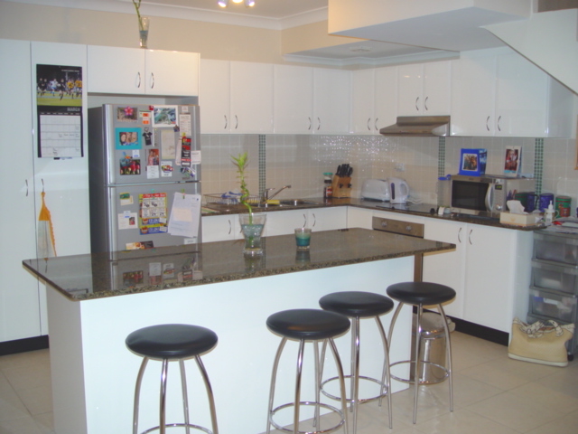 LUXURIOUS LIVING! Picture 1