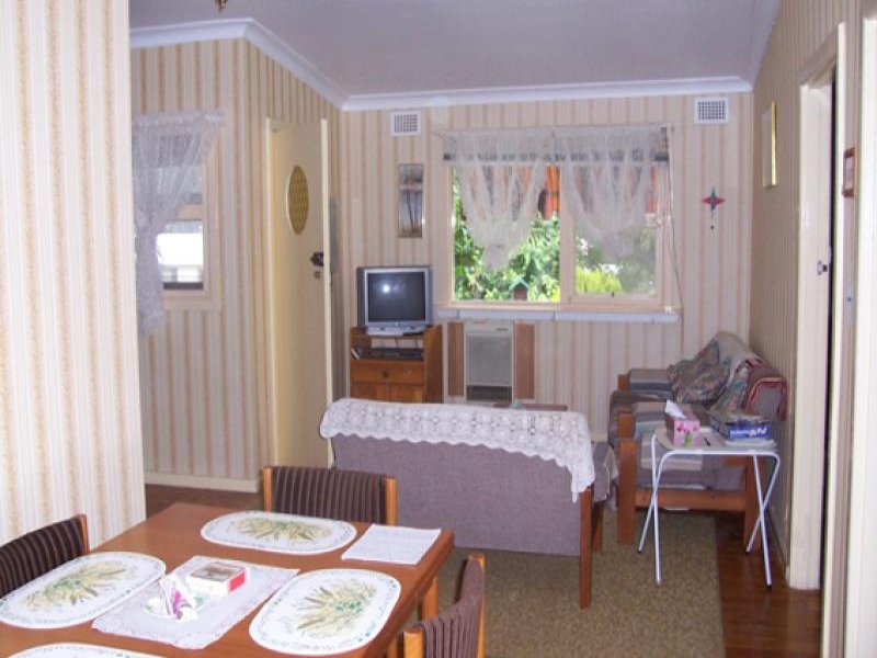 The Cheapest House in Batehaven! Picture 3