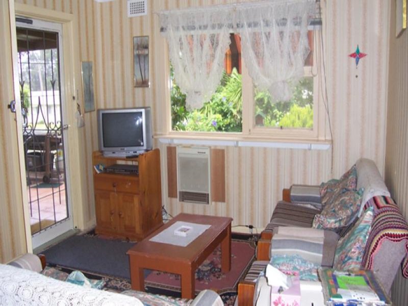 The Cheapest House in Batehaven! Picture 2