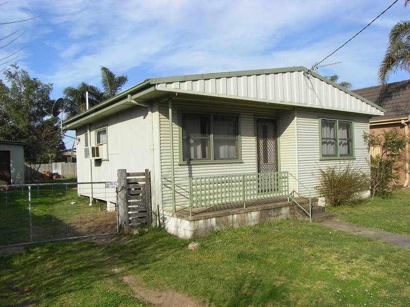 COSY COTTAGE - WALK TO TOWN Picture 1