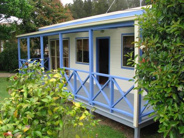 WALK TO BEACH AND SHOPS Picture