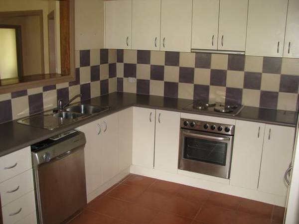 WALK TO BEACH AND SHOPS Picture