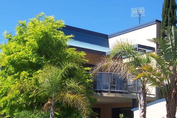 SPACIOUS MODERN UNIT IN BATEHAVEN Picture SPACIOUS MODERN UNIT IN BATEHAVEN Picture