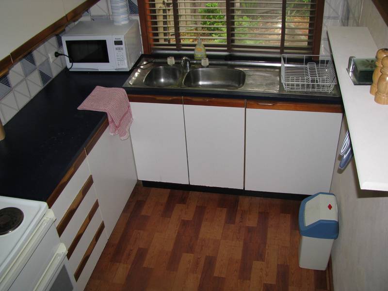 LAZY
DAYS
BY
THE
POOL Picture 3