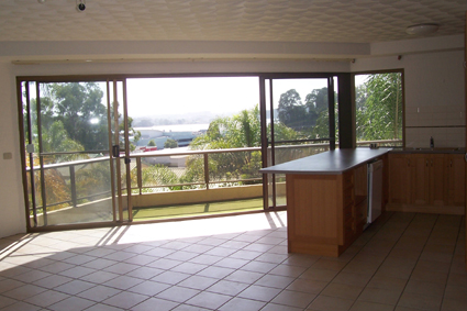 APARTMENT
WITH
BAY
VIEWS Picture 3