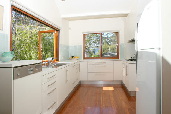 HOLIDAY IN STYLE - LUXURIOUS PET FRIENDLY ACCOMMODATION Picture 3