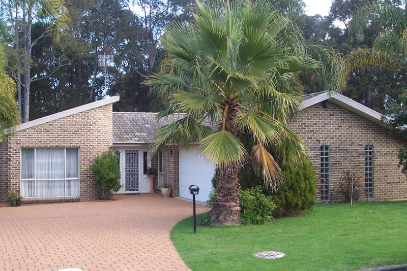 Walk to the Beach & Shops Picture 1