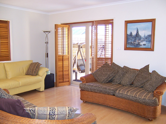 LUXURY APARTMENT LIVING Picture 3