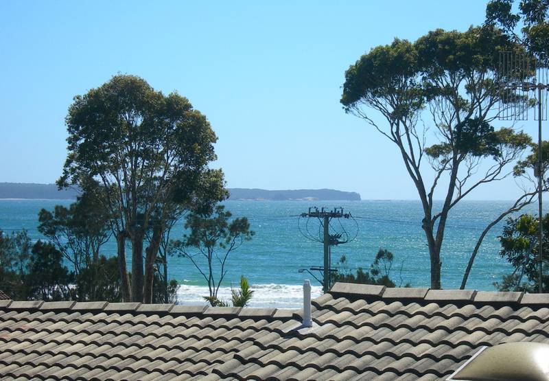 Walk to Beach & Shops Picture 2