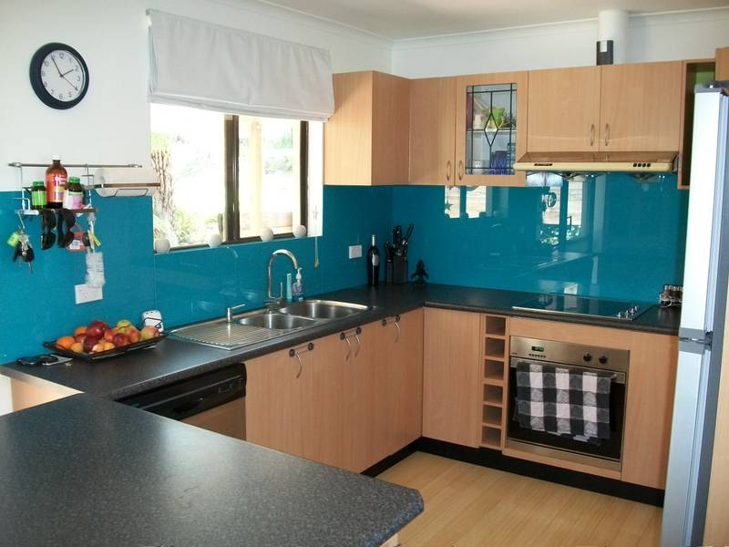 Neat and Tidy
Bedroom Home Picture 2