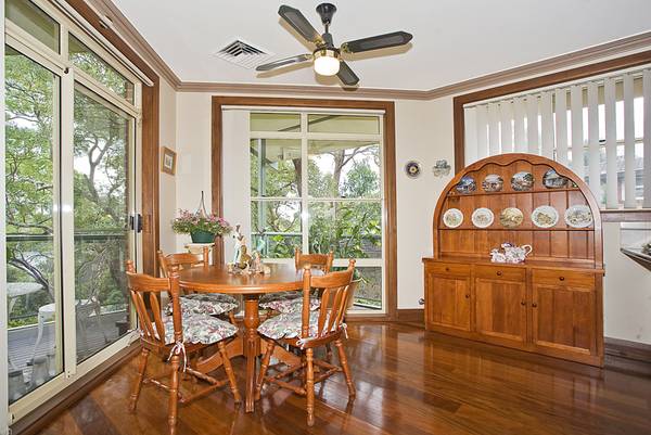 Modern Brick home only 11 Years Young! Picture 3