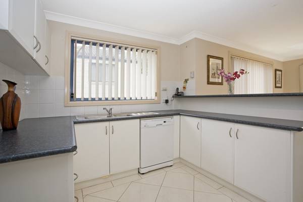 Modern Townhouse in Prime Position Picture 2