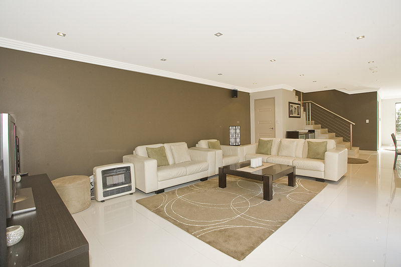 Full Brick Luxury Picture 1