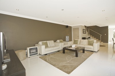 Full Brick Luxury Picture