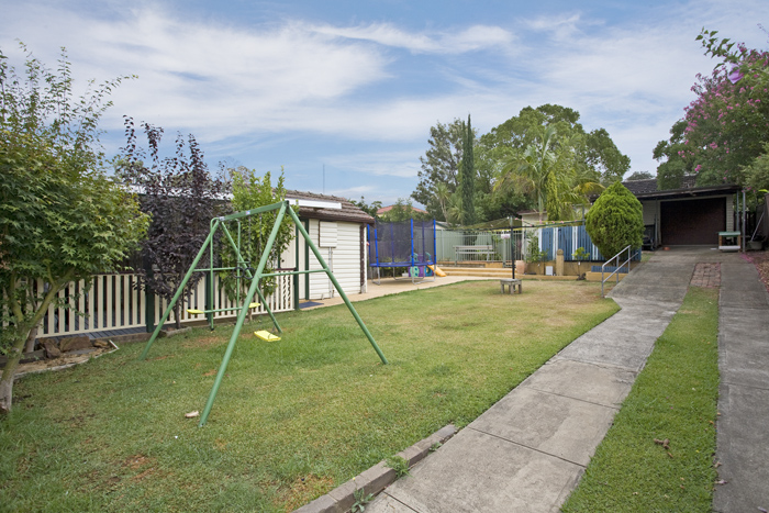 Perfect
for 2 Families! Picture 3