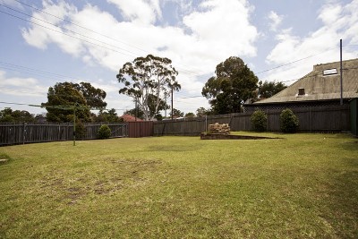 1000m2 Corner Block - 20m Frontage - Potential Development SIte Picture