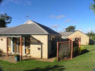 PRIVATE TOWNHOUSE WITH A GOOD SIZE YARD Picture PRIVATE TOWNHOUSE WITH A GOOD SIZE YARD Picture