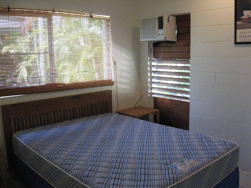 Furnished unit close to Beach Picture 3