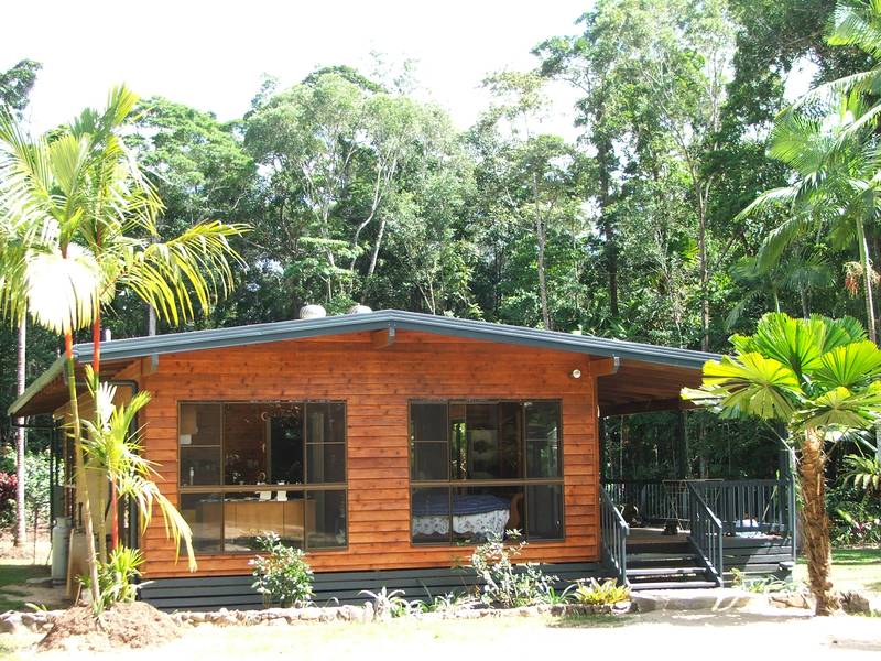 Timber home with 2 permanent creeks Picture 3