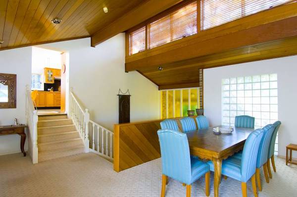 Enormous Family Home with In Ground Pool Picture 2