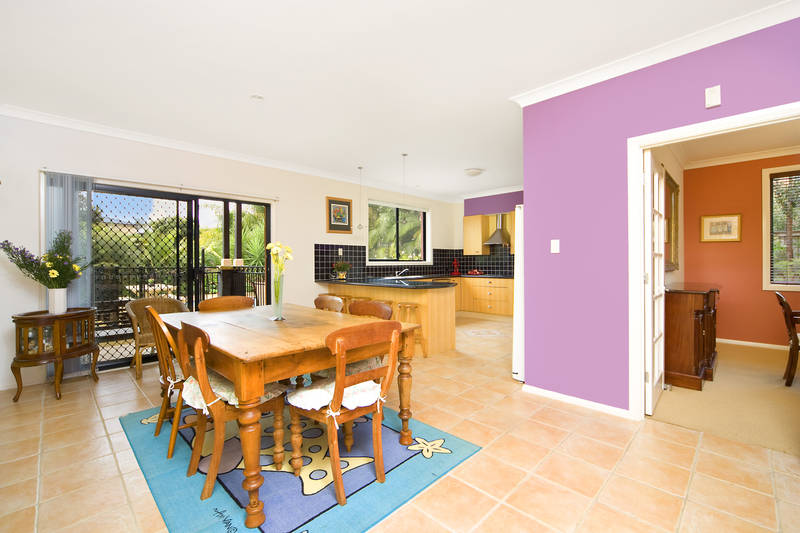 FABULOUS ENTERTAINING FAMILY HOME Picture 2