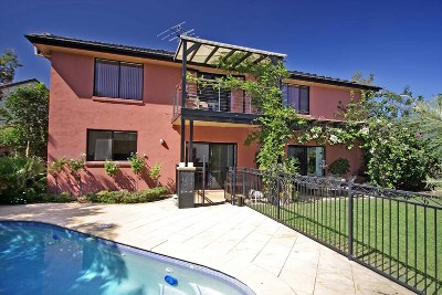 FABULOUS ENTERTAINING FAMILY HOME Picture