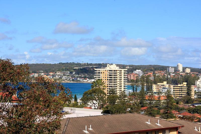 ***DEPOSIT TAKEN***Spacious & Bright! Picture 2