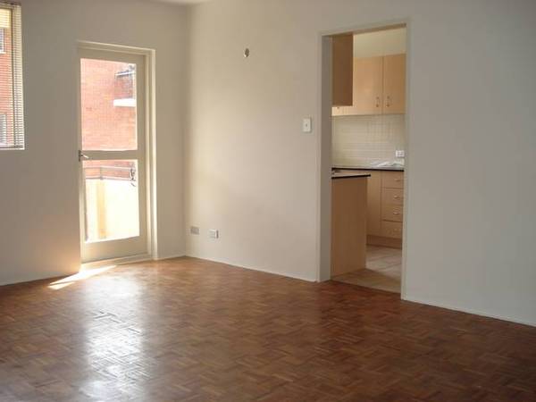 Light & Spacious! Picture 3