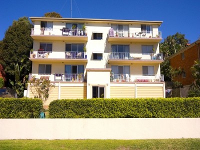 Beachside Unit - Renovated to Perfection Picture