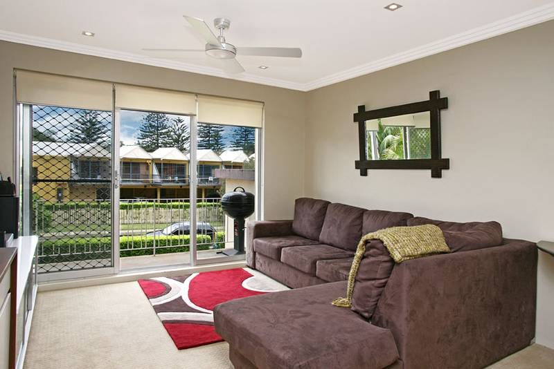 Beachside Unit - Renovated to Perfection Picture 3