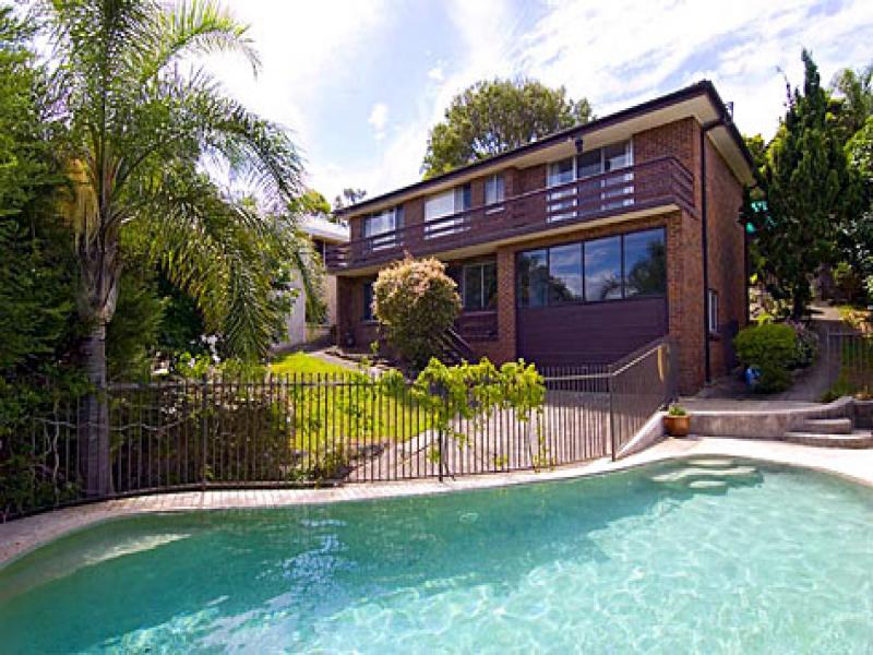 *** LEASED*** Crowd Pleaser with Views Picture 1