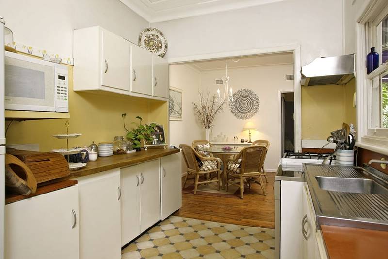 GREAT LOCATION - COMMITTED VENDOR -
"Buyers Guide low to mid $800,000's" Picture 3