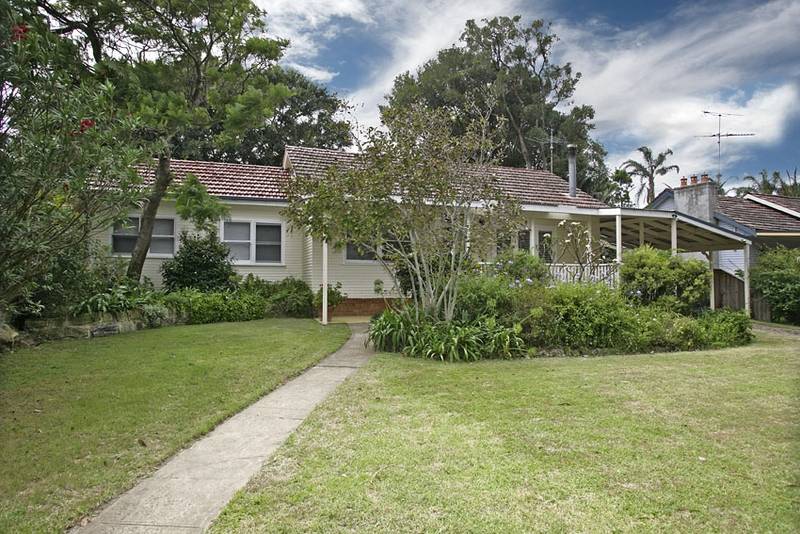 GREAT LOCATION - COMMITTED VENDOR -
"Buyers Guide low to mid $800,000's" Picture 1