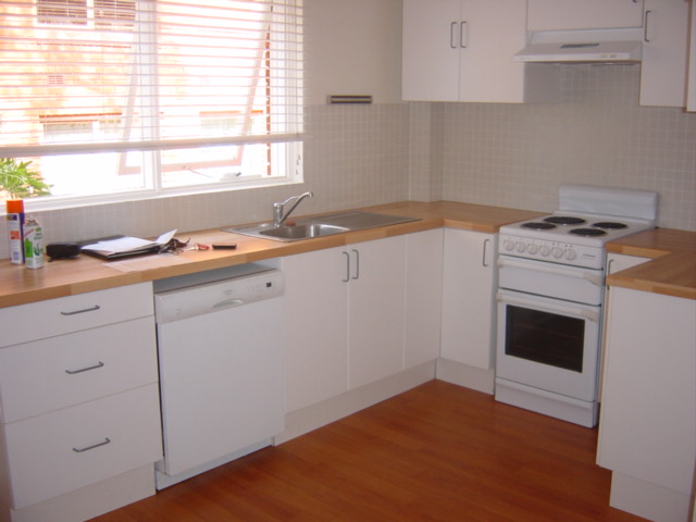 Bright 2 Bedder In Great Location! Picture