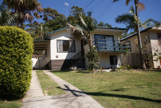 Sunny Home & Pool Picture 1