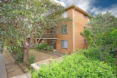 ATTENTION 1ST HOME BUYERS & RENOVATORS - LOADS OF POTENTIAL Picture