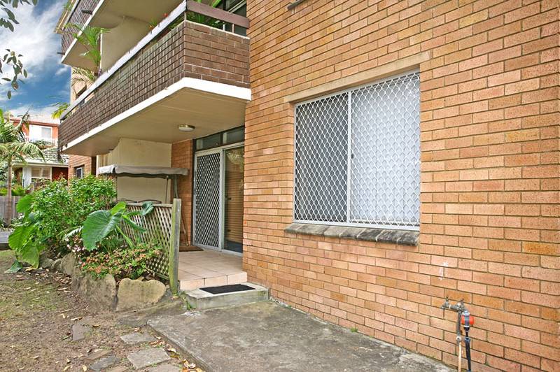 ATTENTION 1ST HOME BUYERS & RENOVATORS - LOADS OF POTENTIAL Picture 2