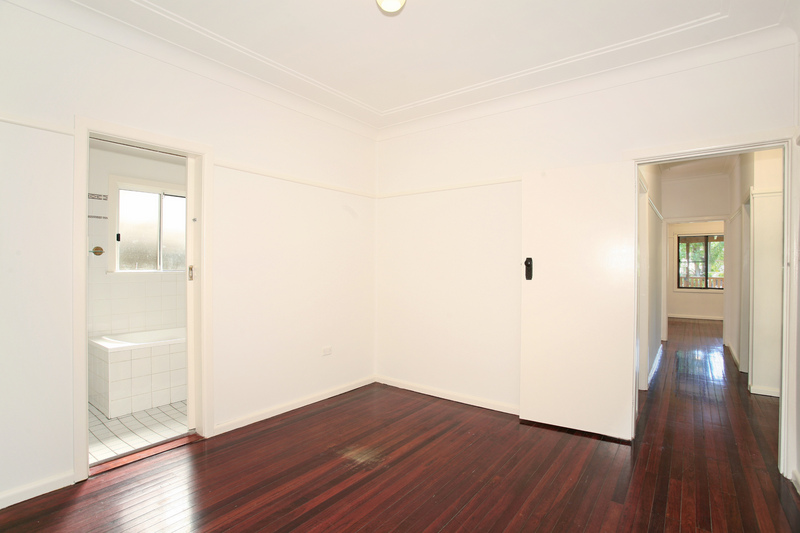 ANOTHER PRICE REDUCTION -
Yesteryear Charm - WHAT EVERYBODY ASKS FOR Picture 2