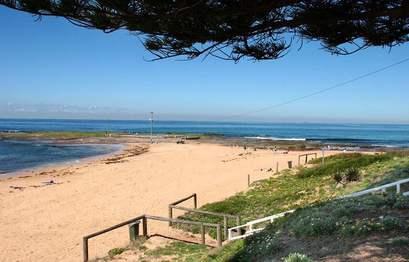 TOP FLOOR LOCATION - Well maintained block Picture 3