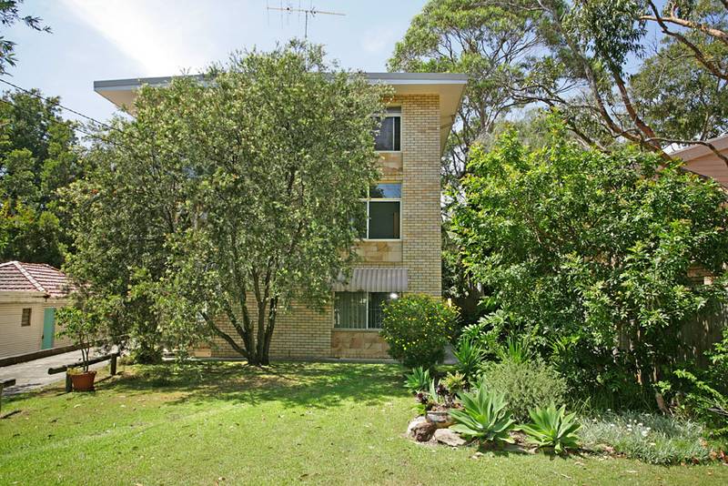 **** LEASED****Garden Flat Picture 1