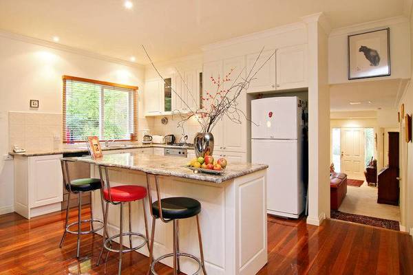 Lifestyle of Elegant Sophistication Picture 3